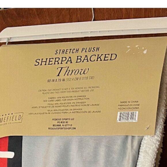 NWT Homefield stretch, plush Sherpa backed throw Wisconsin 60”X 70” - Picture 4 of 8